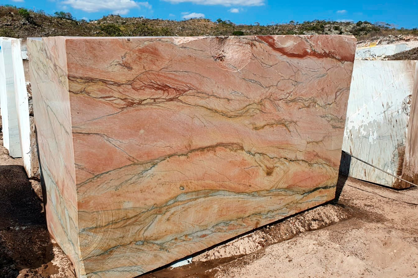 Infinity Escarlate • Quartzite